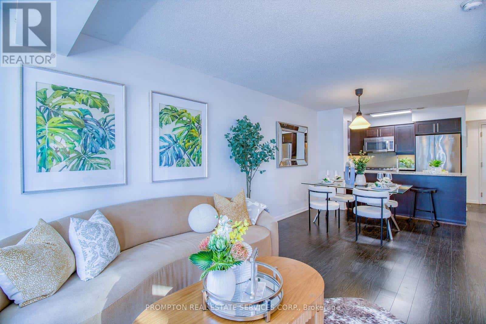 35 Bastion Street 916