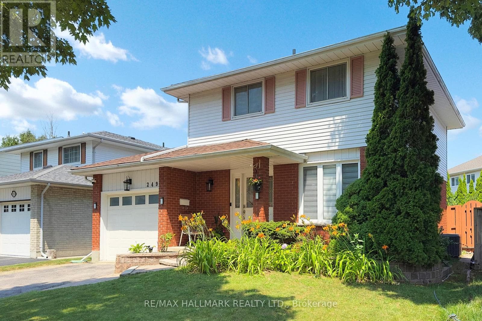 249 KENSINGTON CRESCENT — Oshawa (Centennial), Ontario - Main photo