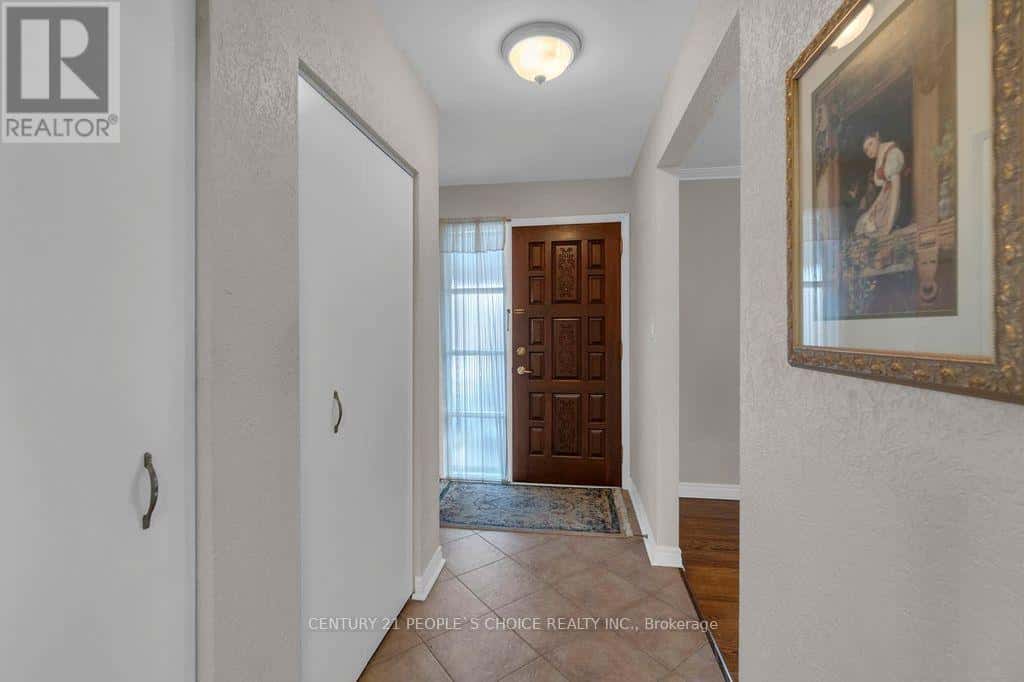 90 GOLDSBORO ROAD — Toronto (Humber Summit), Ontario - Photo 4 of 42