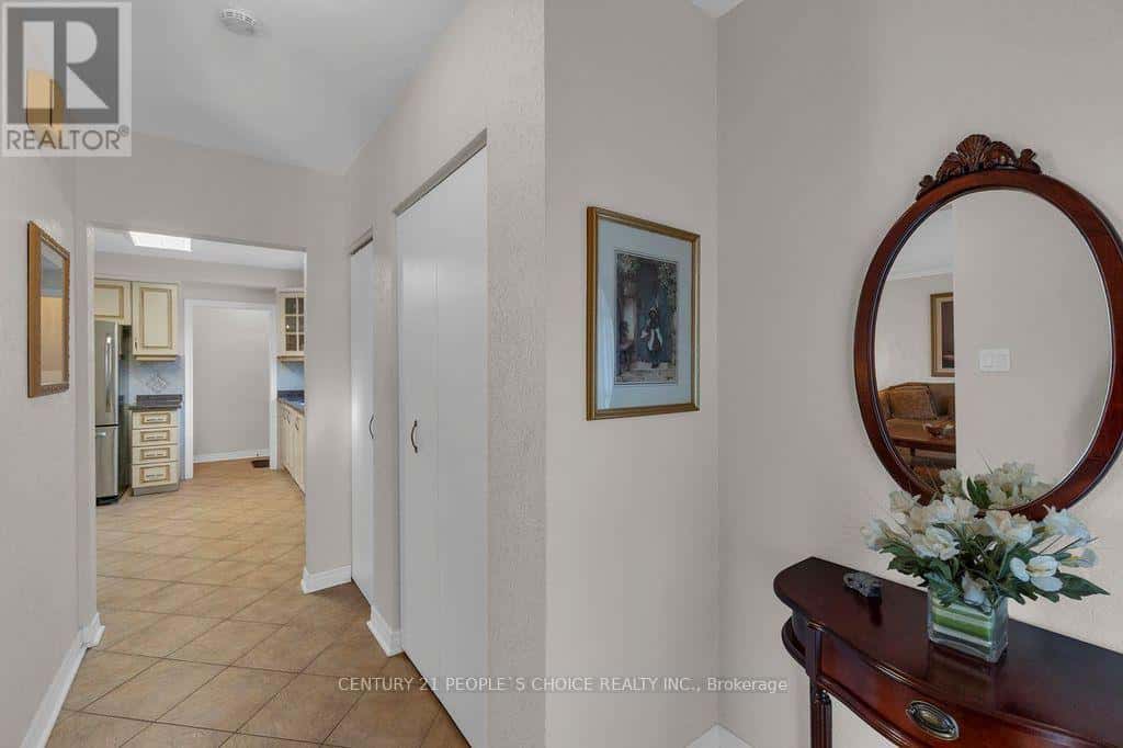 90 GOLDSBORO ROAD — Toronto (Humber Summit), Ontario - Photo 5 of 42