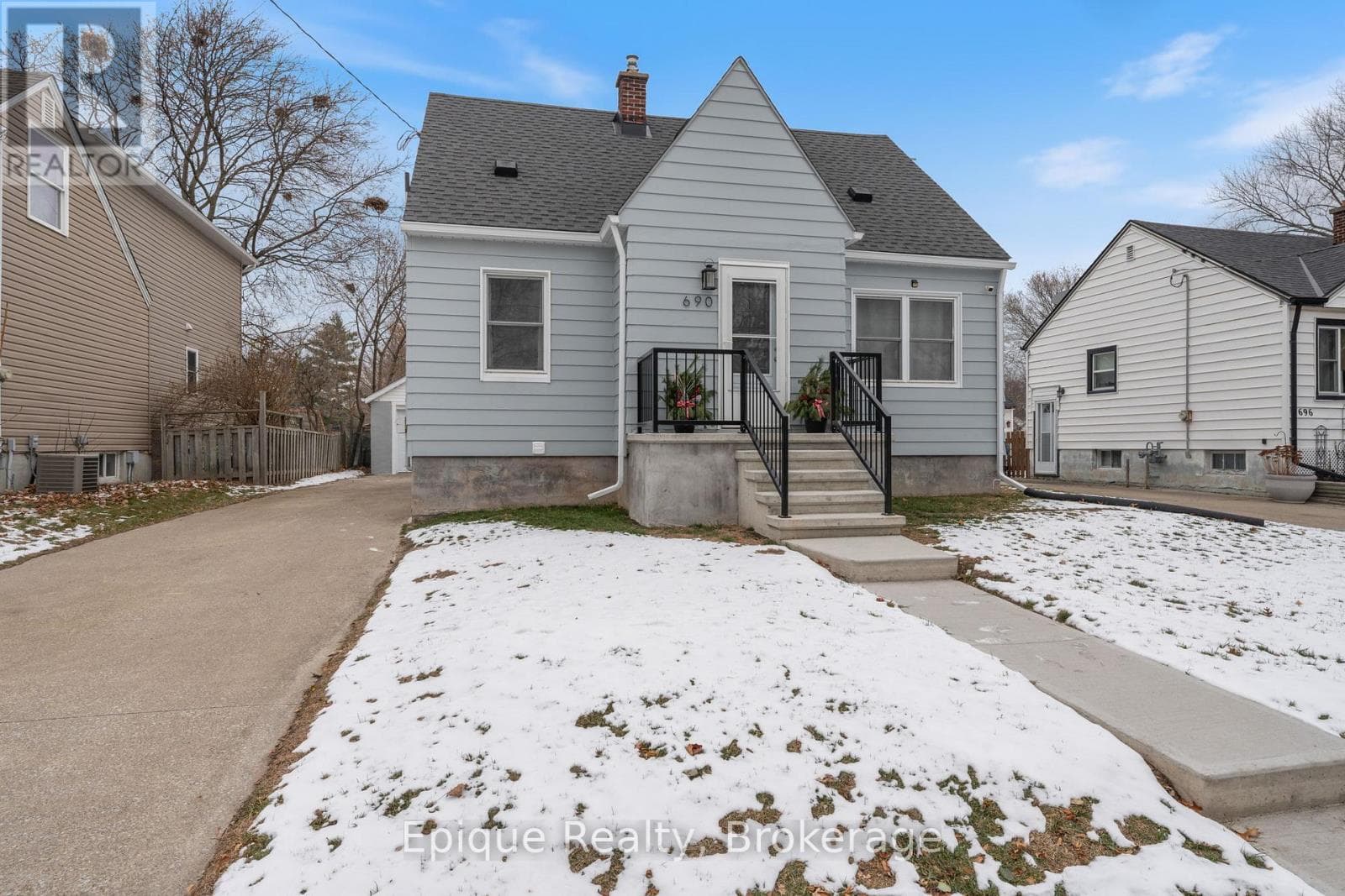 690 ROSEDALE AVENUE — Sarnia, Ontario - Main photo