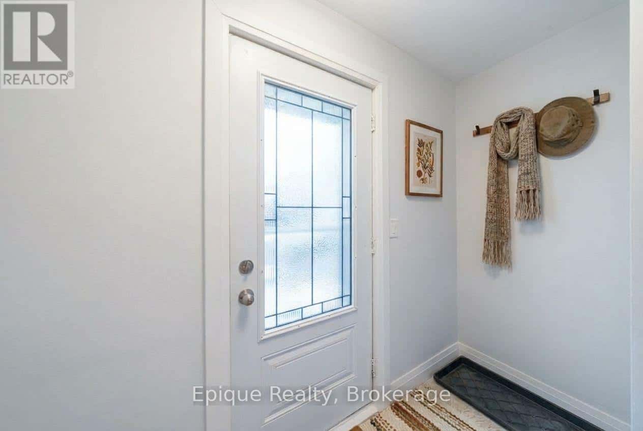 690 ROSEDALE AVENUE — Sarnia, Ontario - Photo 4 of 50