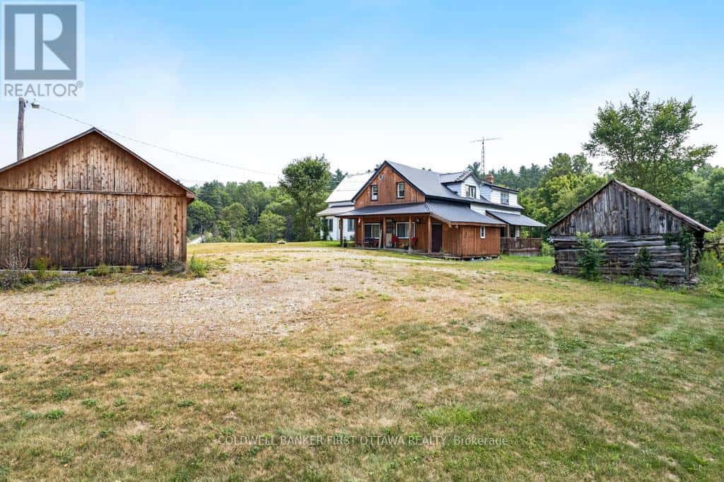 1373 FLOWER STATION ROAD — Lanark Highlands, Ontario - Photo 4 of 44