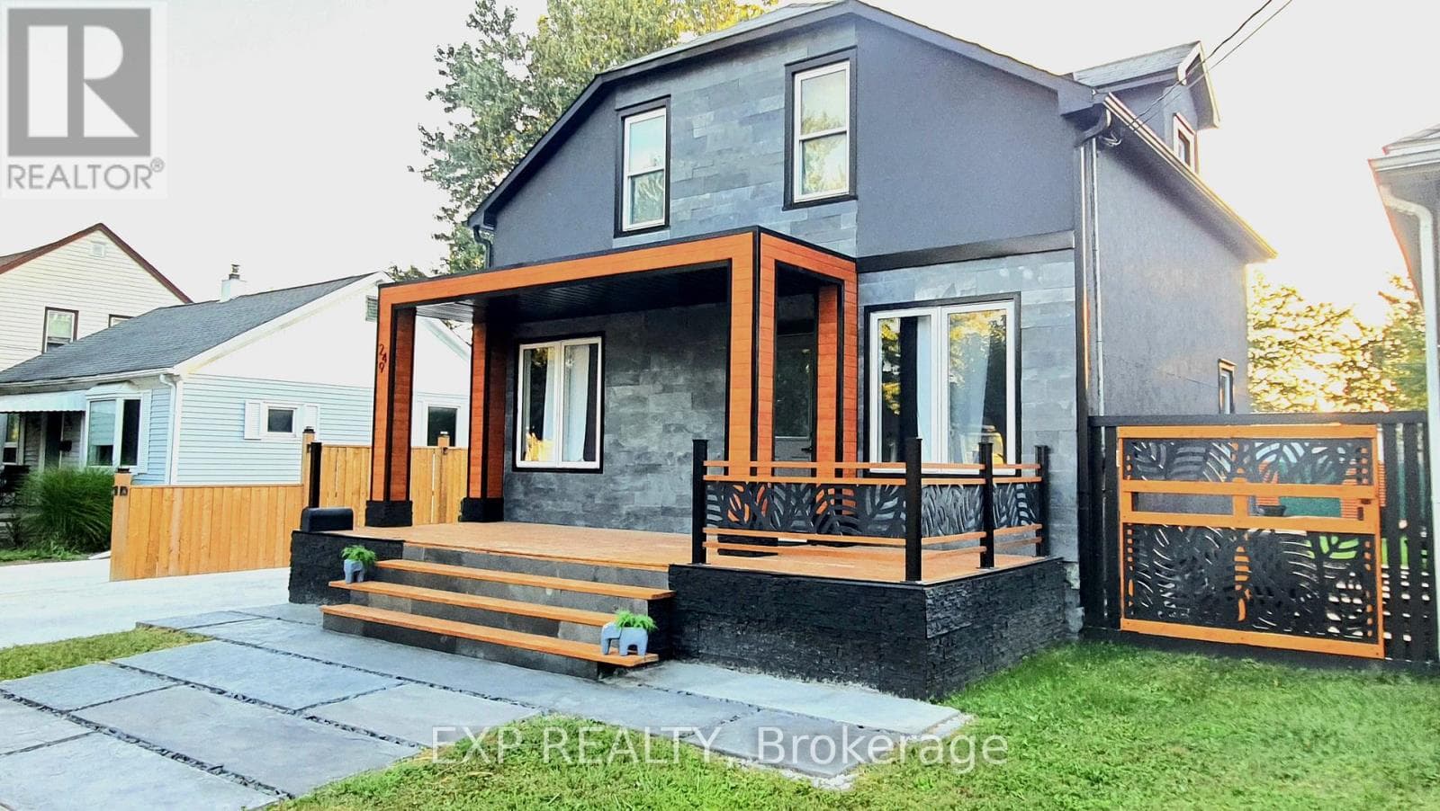 249 WALLACE AVENUE S — Welland (Lincoln/Crowland), Ontario - Main photo