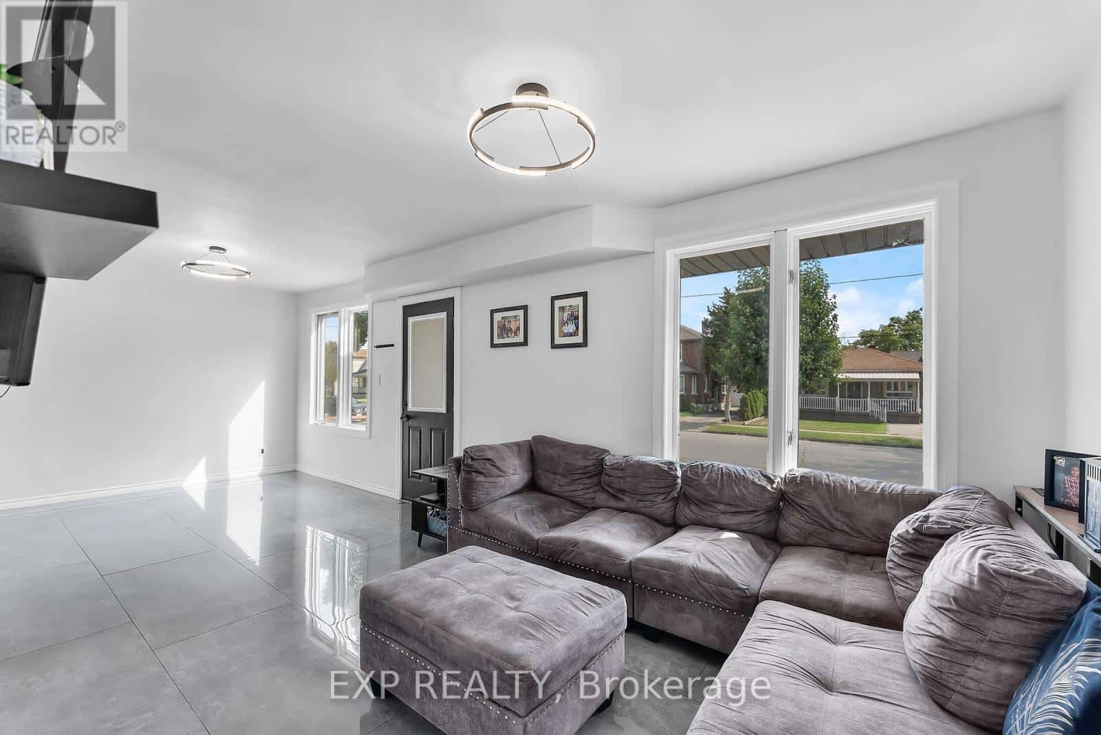 249 WALLACE AVENUE S — Welland (Lincoln/Crowland), Ontario - Photo 4 of 35