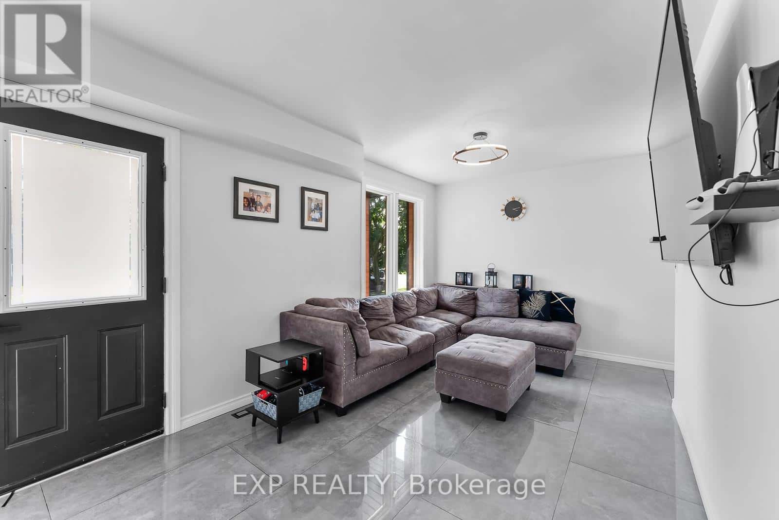 249 WALLACE AVENUE S — Welland (Lincoln/Crowland), Ontario - Photo 5 of 35