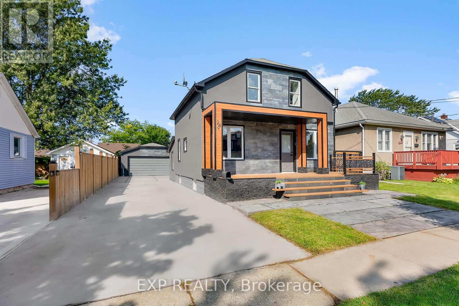 249 WALLACE AVENUE S — Welland (Lincoln/Crowland), Ontario - Photo 2 of 35