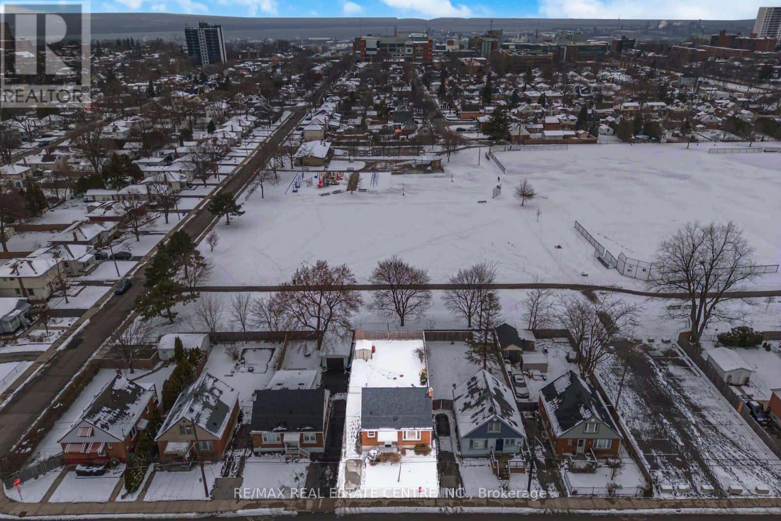 635 QUEENSDALE AVENUE E — Hamilton (Eastmount), Ontario - Photo 3 of 50