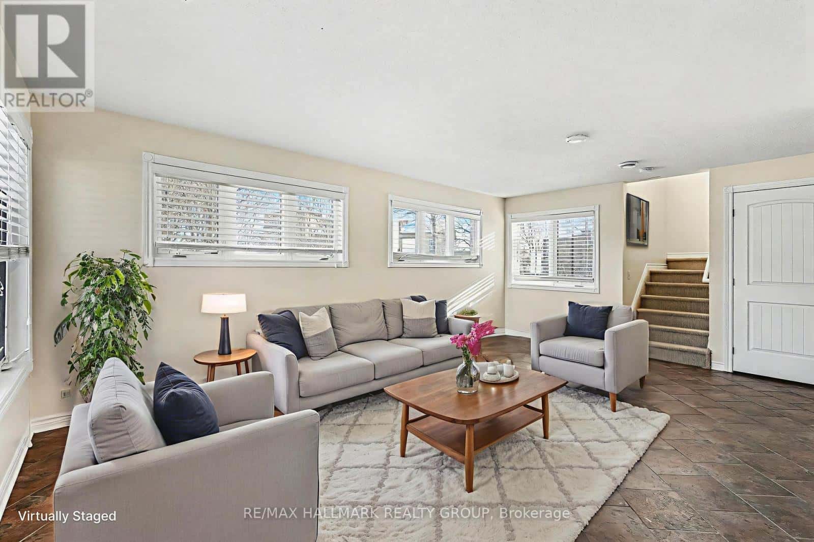 124 BELL STREET — Carleton Place, Ontario - Photo 2 of 15