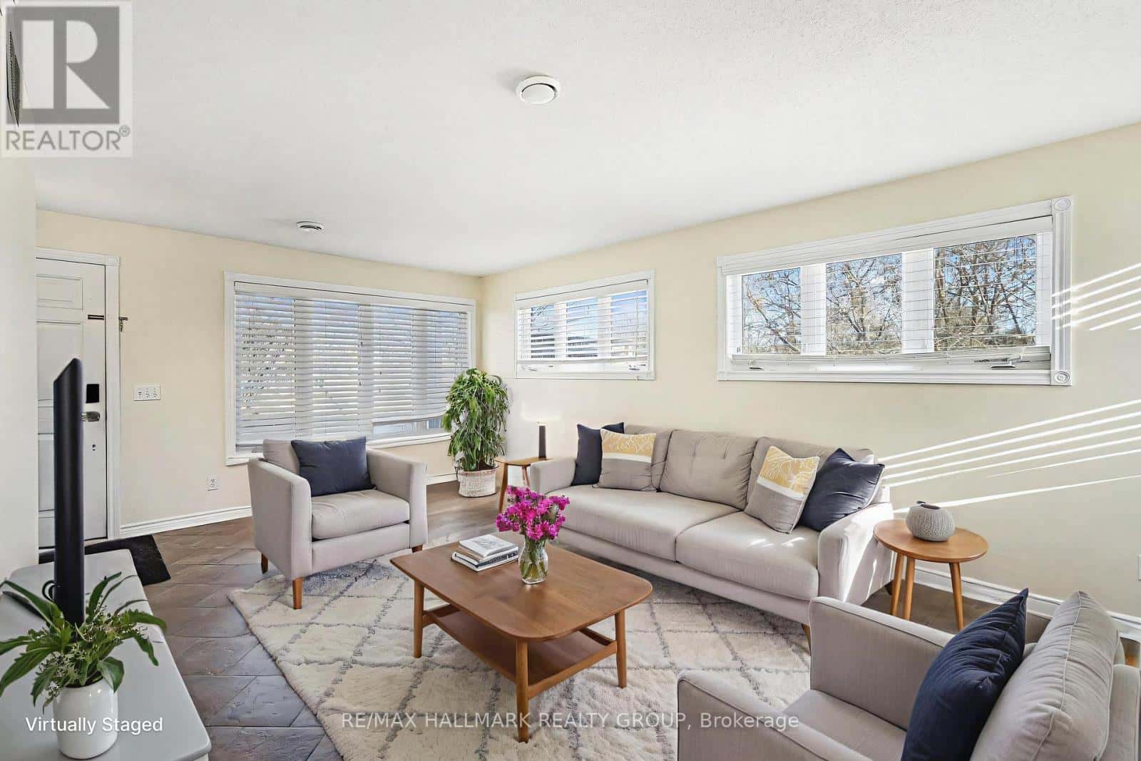 124 BELL STREET — Carleton Place, Ontario - Photo 3 of 15