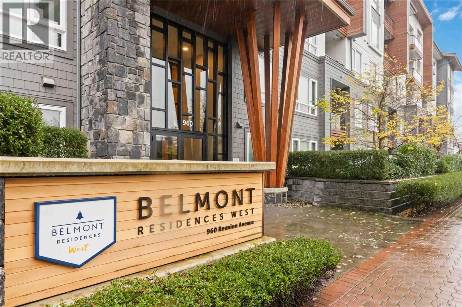 203 960 Reunion Ave — Langford, British Columbia - Photo 2 of 21