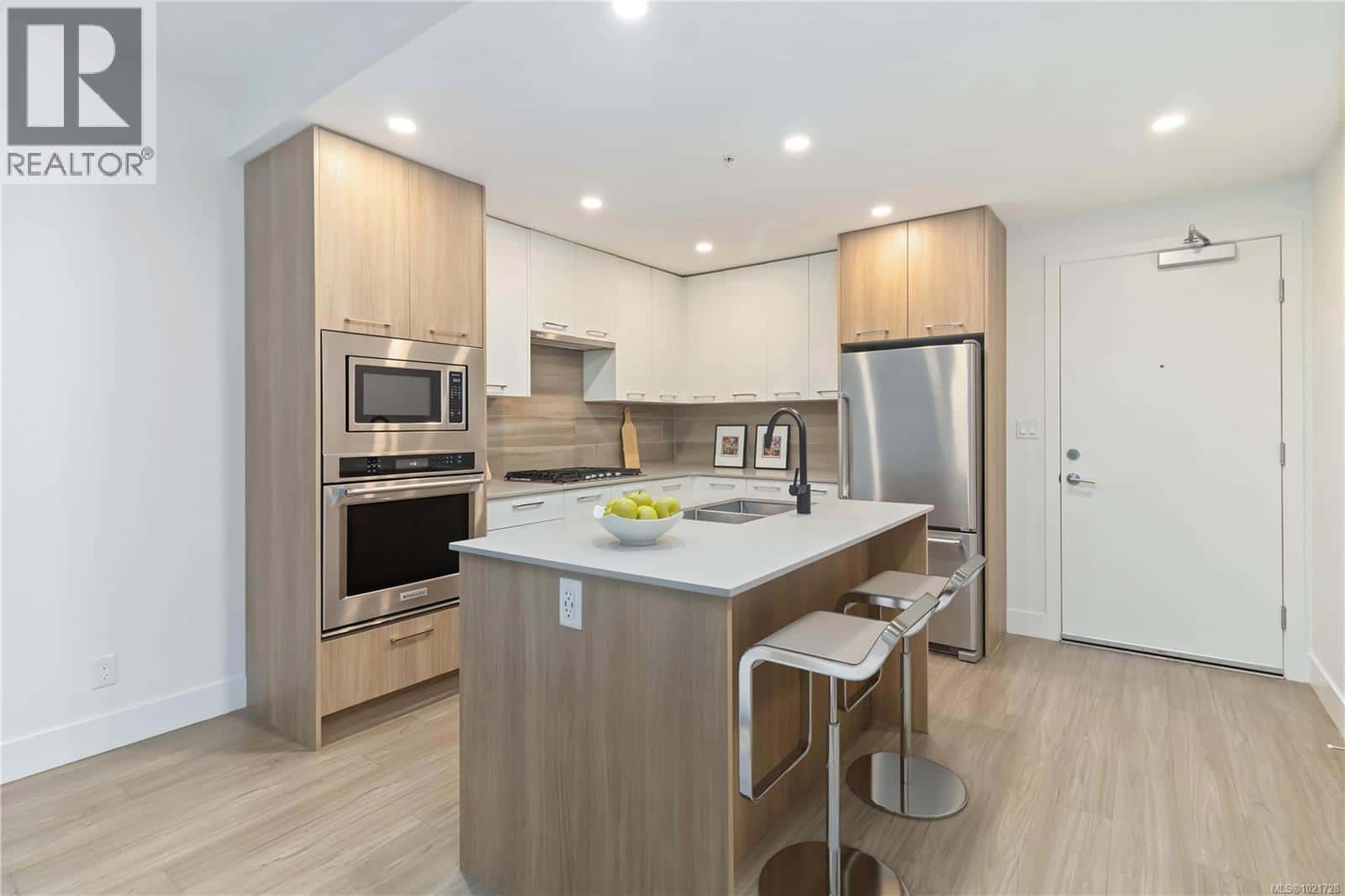 203 960 Reunion Ave — Langford, British Columbia - Photo 5 of 21