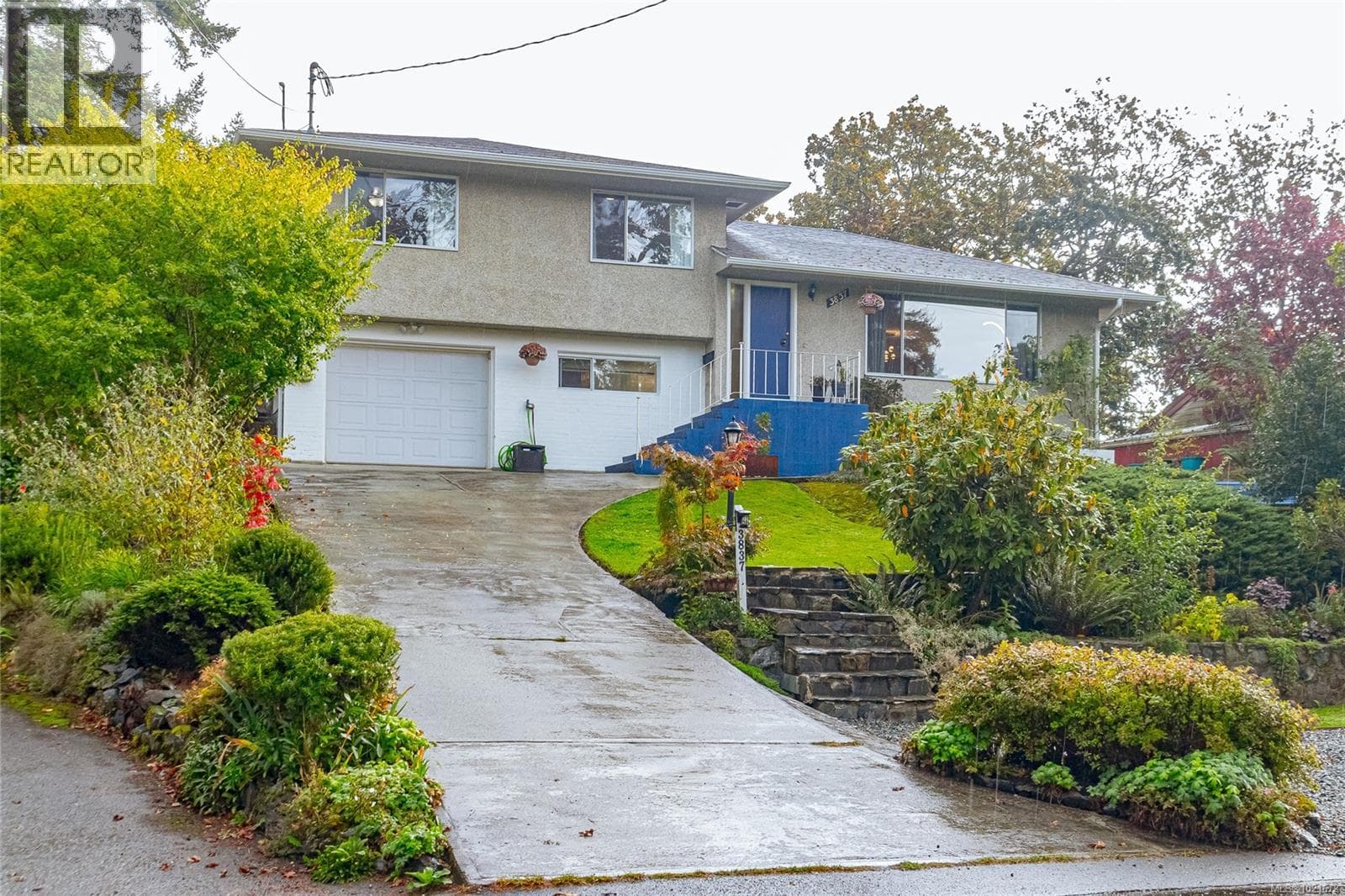 3837 Wilkinson Rd — Saanich, British Columbia - Main photo