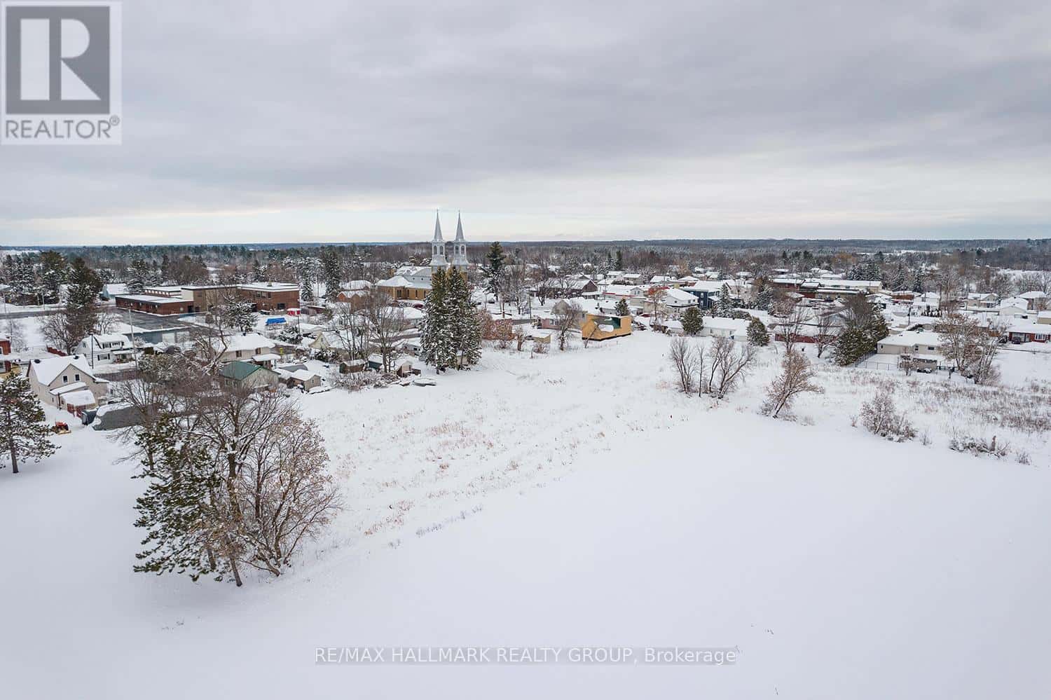 1 - 3748 CHAMPLAIN STREET — Clarence-Rockland, Ontario - Photo 2 of 18