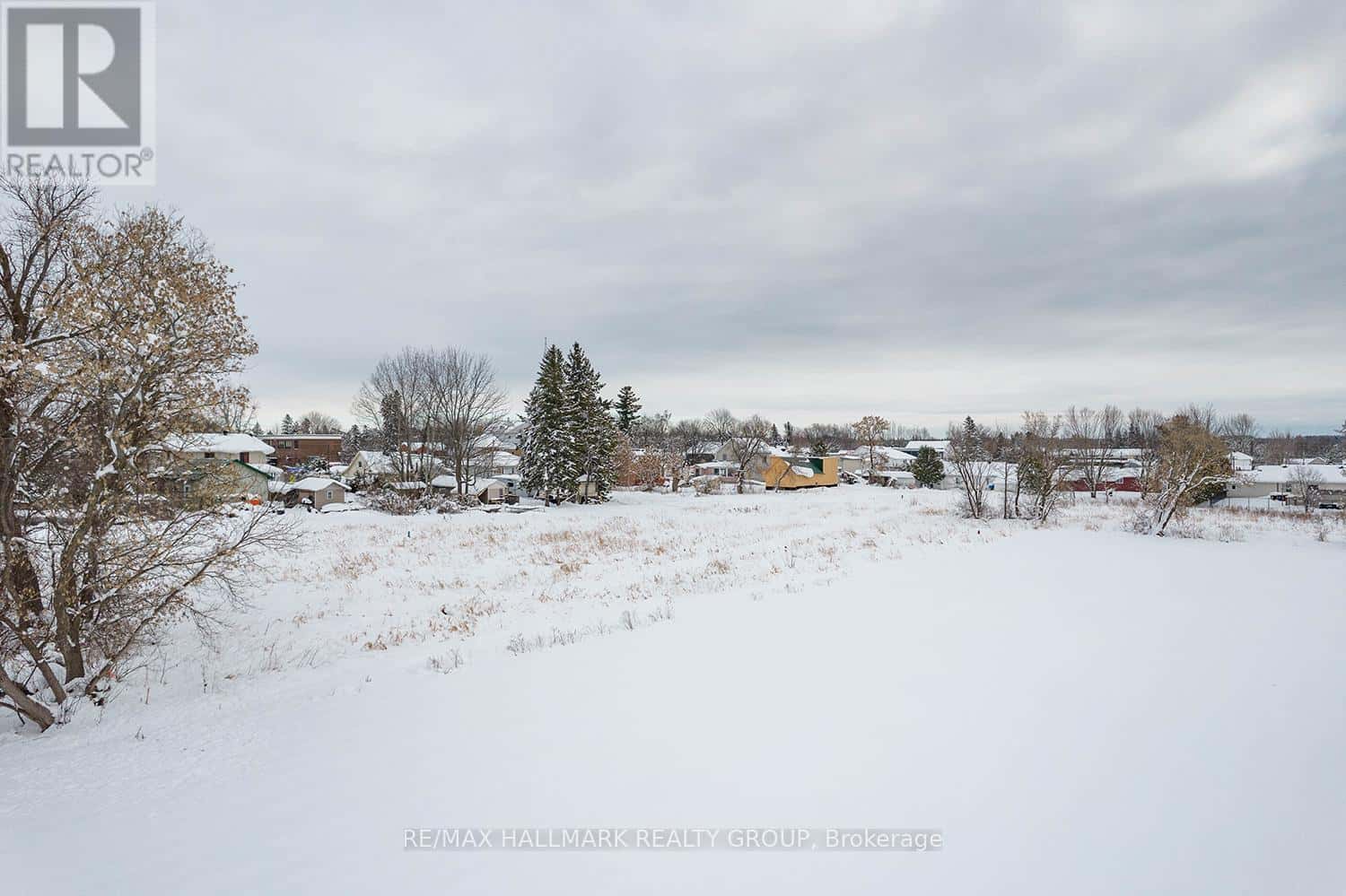 4 - 3748 CHAMPLAIN STREET — Clarence-Rockland, Ontario - Photo 5 of 18