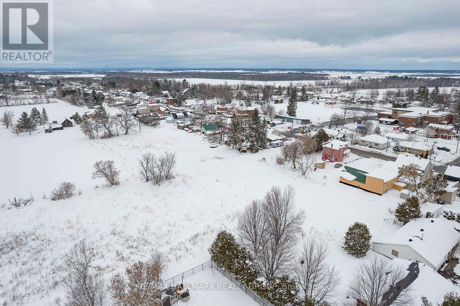 4 - 3748 CHAMPLAIN STREET — Clarence-Rockland, Ontario - Photo 4 of 18