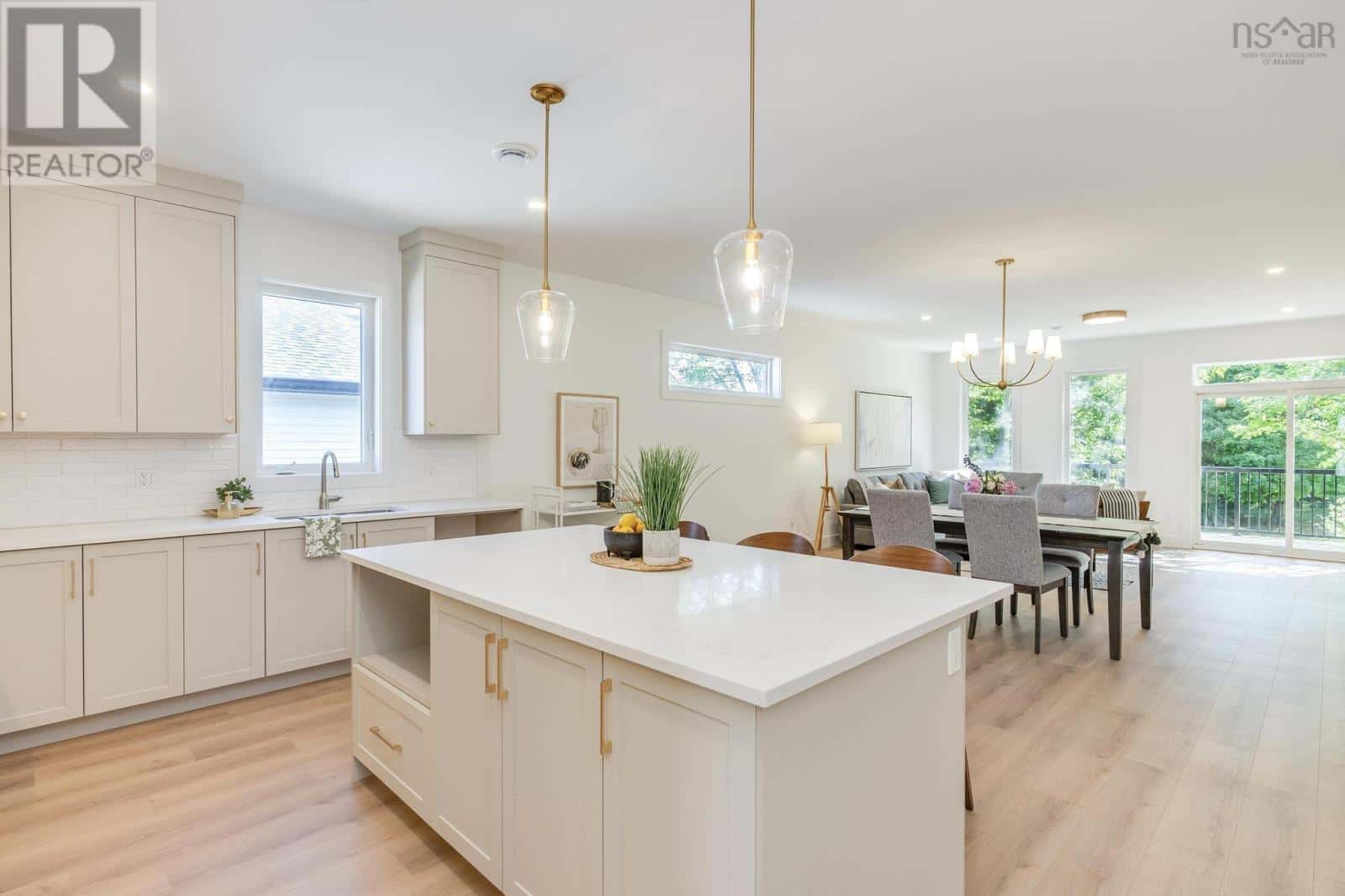 18 Whidden Avenue — Wolfville, Nova Scotia - Photo 5 of 32