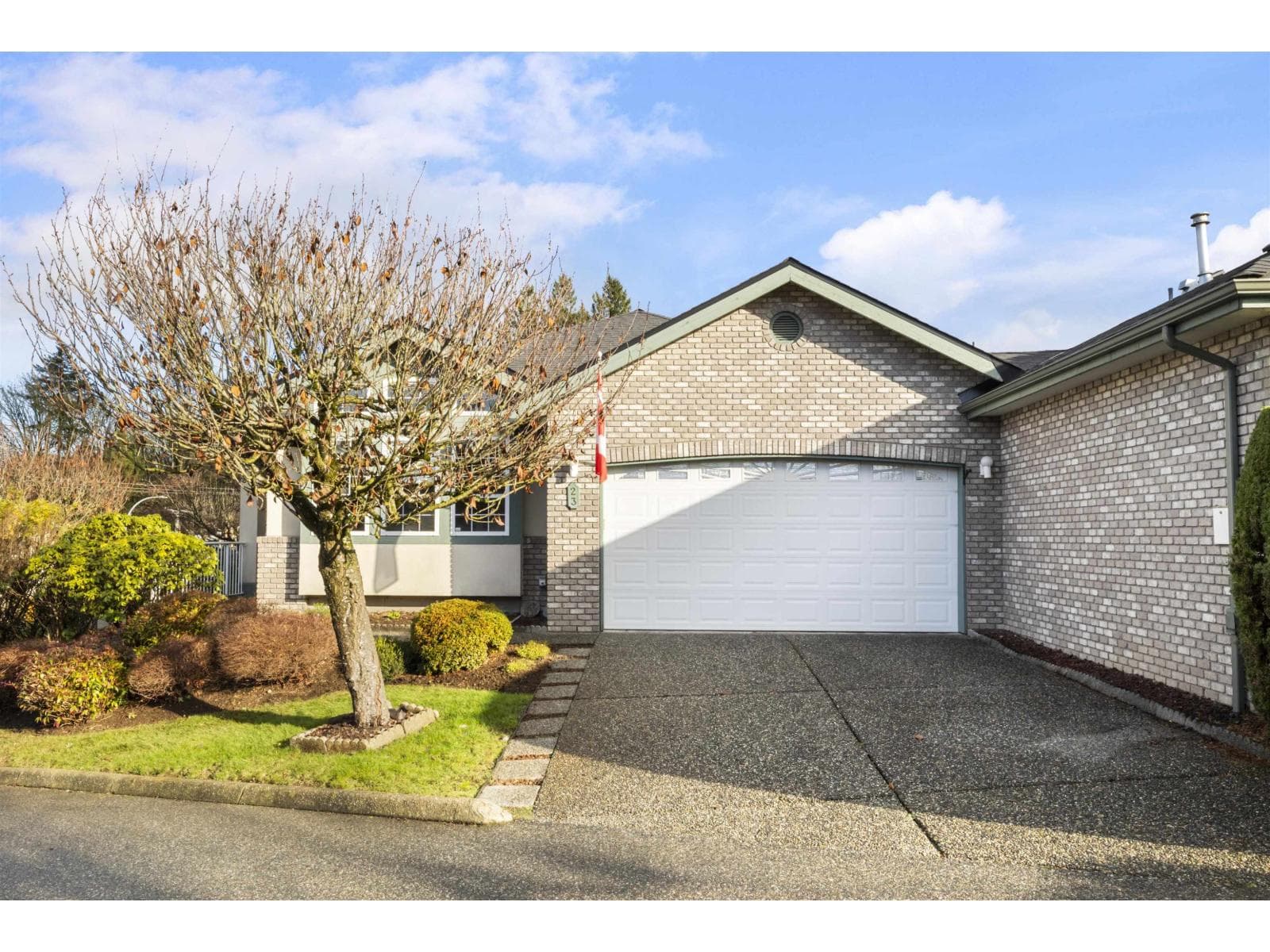 23 32777 CHILCOTIN DRIVE — Abbotsford, British Columbia - Main photo
