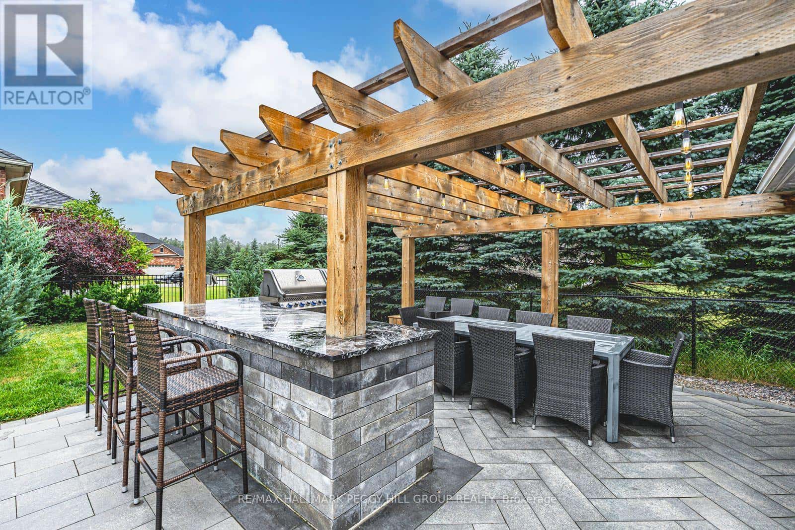 5 MUNRO COURT — Springwater (Snow Valley), Ontario - Photo 3 of 32