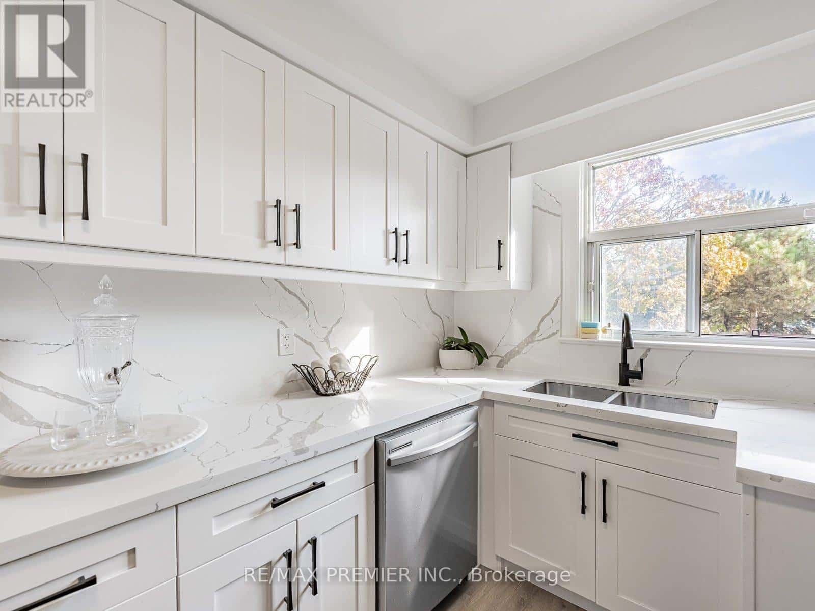 1368 TANSLEY DRIVE — Oakville (WO West), Ontario - Photo 5 of 8