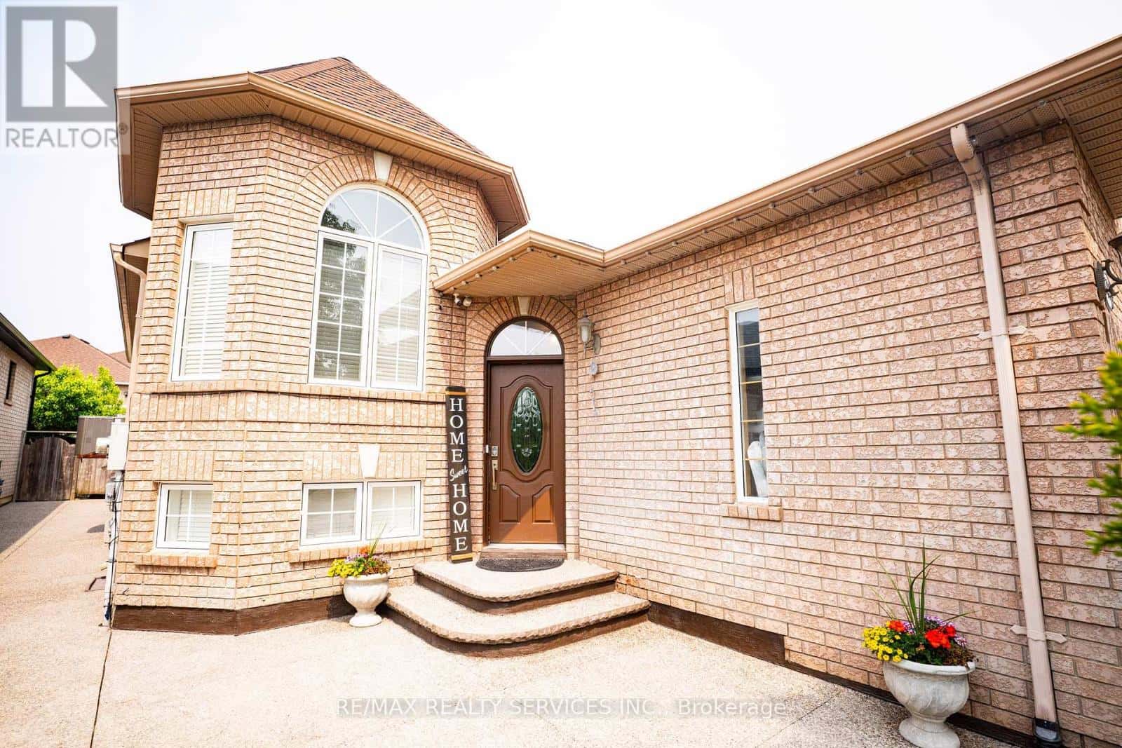 44 EDGAR ROAD — Caledon (Bolton East), Ontario - Photo 2 of 34