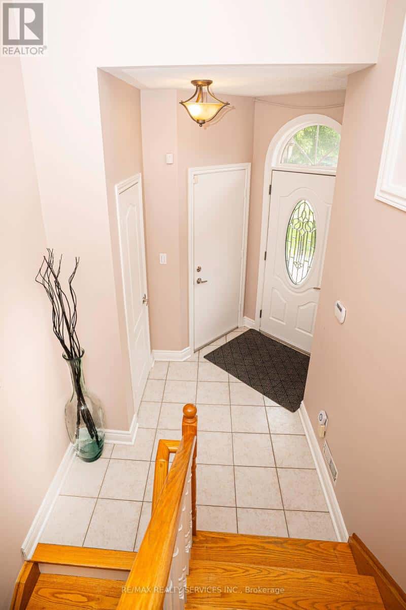 44 EDGAR ROAD — Caledon (Bolton East), Ontario - Photo 4 of 34