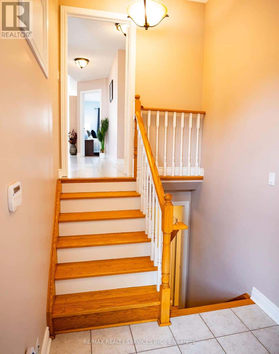 44 EDGAR ROAD — Caledon (Bolton East), Ontario - Photo 5 of 34