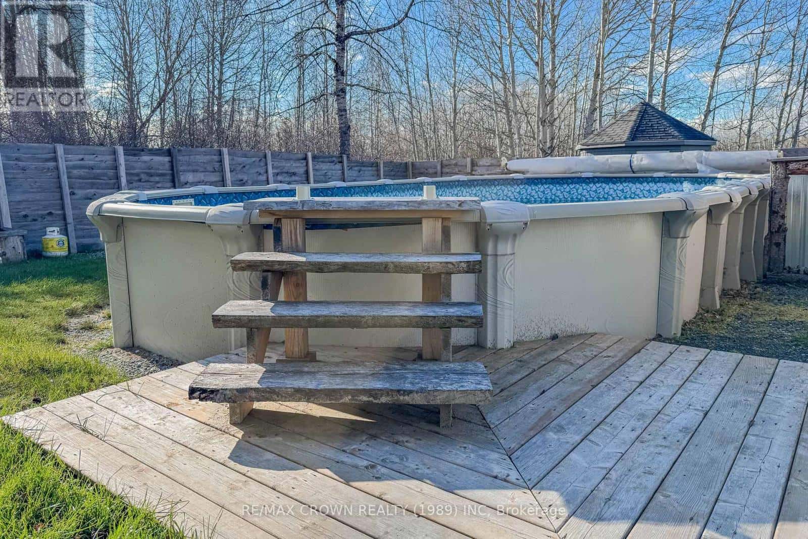 102 FIRST STREET — Smooth Rock Falls (SRF), Ontario - Photo 4 of 50