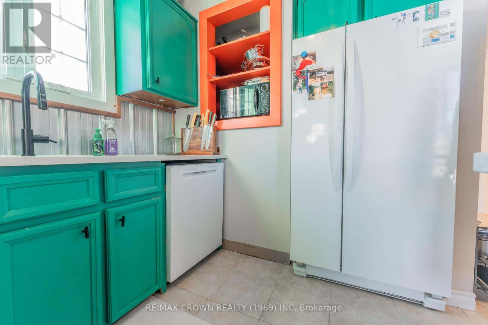 17 CHAMPLAIN CRESCENT — Kapuskasing, Ontario - Photo 4 of 50