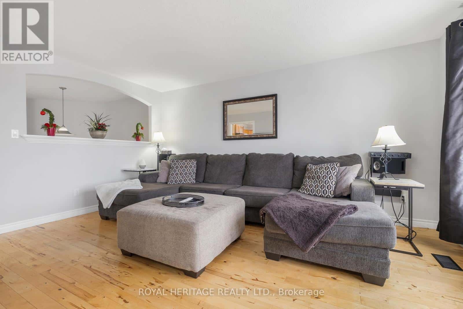 26 BEVERLY STREET — Kawartha Lakes (Lindsay), Ontario - Photo 5 of 33