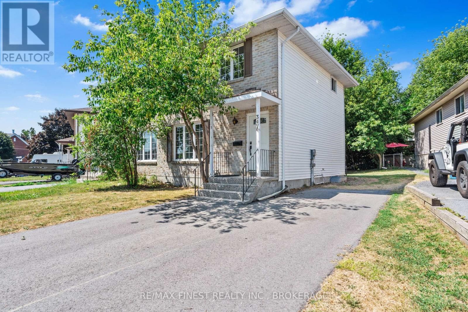 347 KINGSDALE AVENUE — Kingston (East Gardiners Rd), Ontario - Main photo