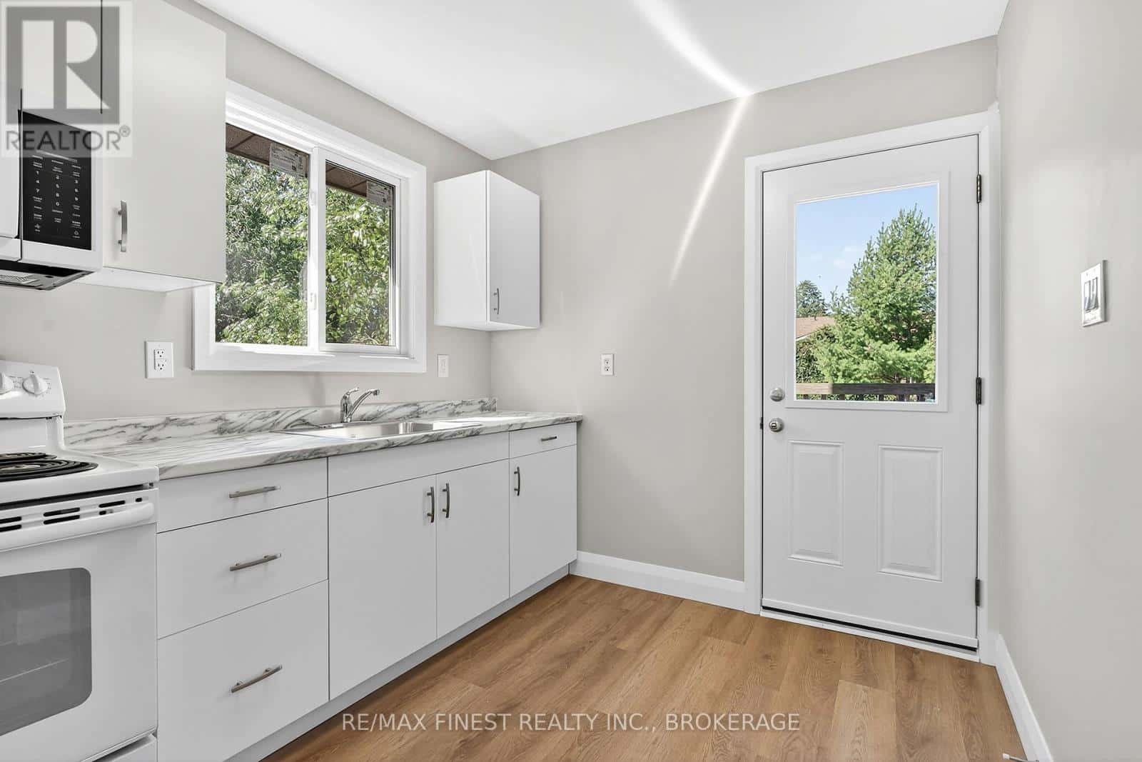 3 FOSTER STREET — Kingston (Central City West), Ontario - Photo 4 of 29