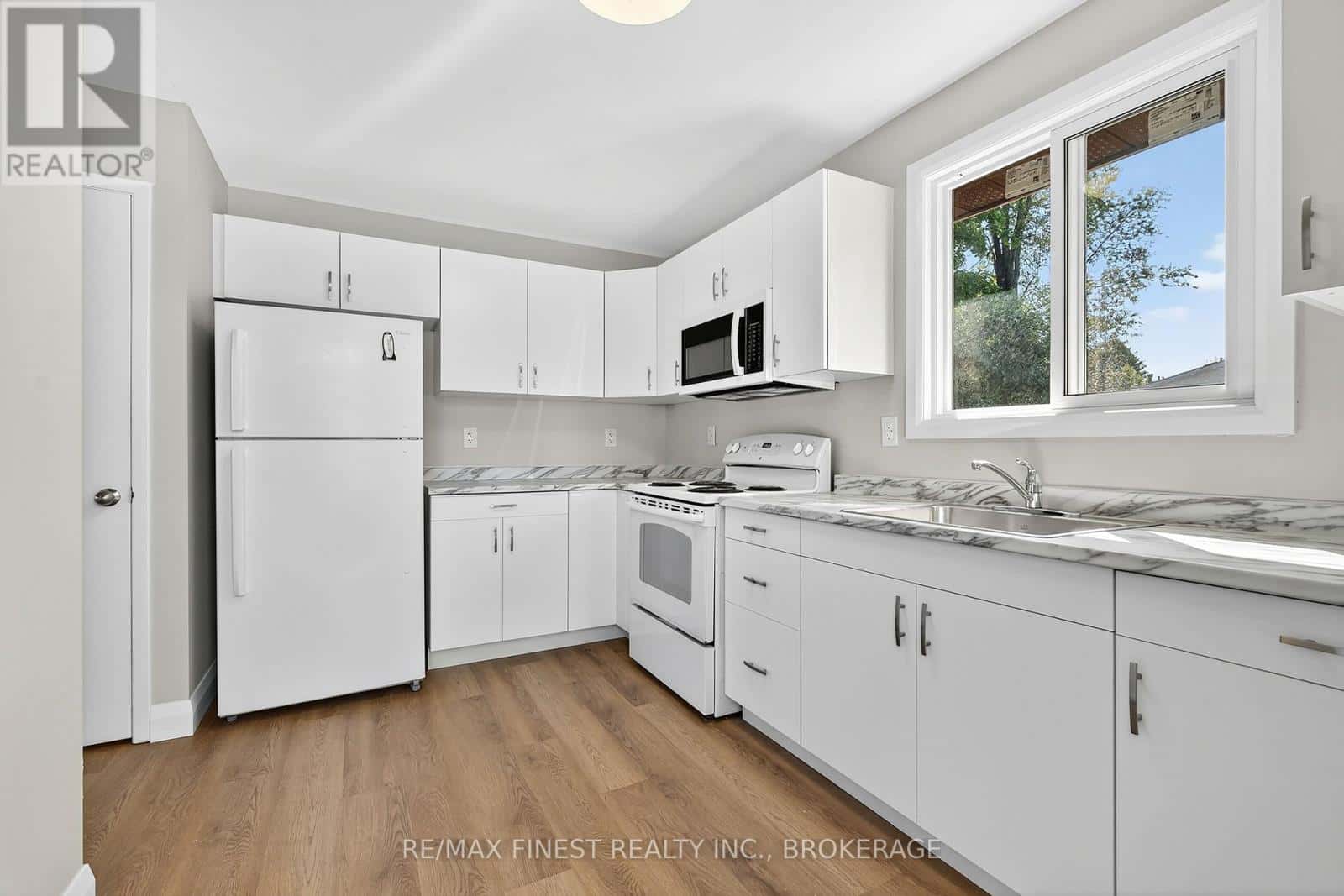 3 FOSTER STREET — Kingston (Central City West), Ontario - Photo 5 of 29