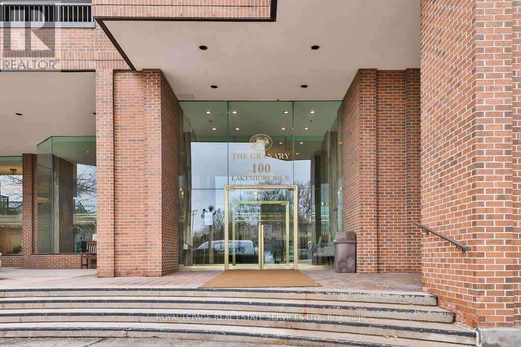 708 - 100 LAKESHORE ROAD E — Oakville (OO Old Oakville), Ontario - Photo 4 of 24