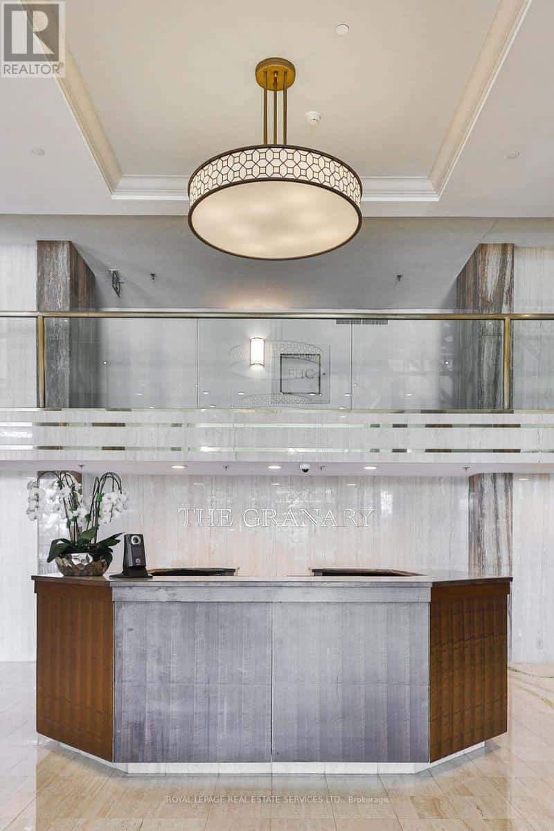 708 - 100 LAKESHORE ROAD E — Oakville (OO Old Oakville), Ontario - Photo 5 of 24