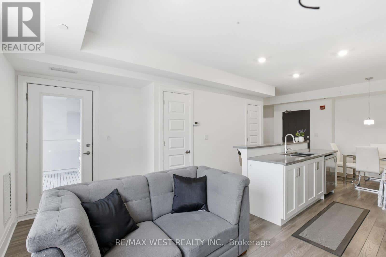 412 - 2 ADAM SELLERS STREET — Markham (Cornell), Ontario - Photo 5 of 14