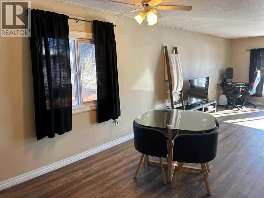 4942 43 Street — Vermilion, Alberta - Photo 3 of 39