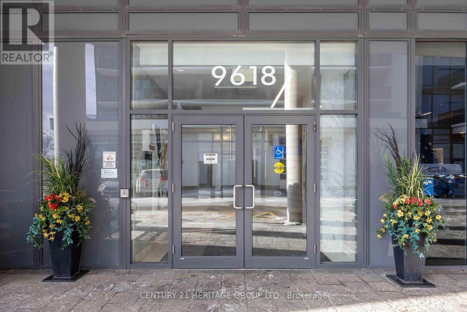 201 - 9618 YONGE STREET — Richmond Hill (North Richvale), Ontario - Photo 2 of 29