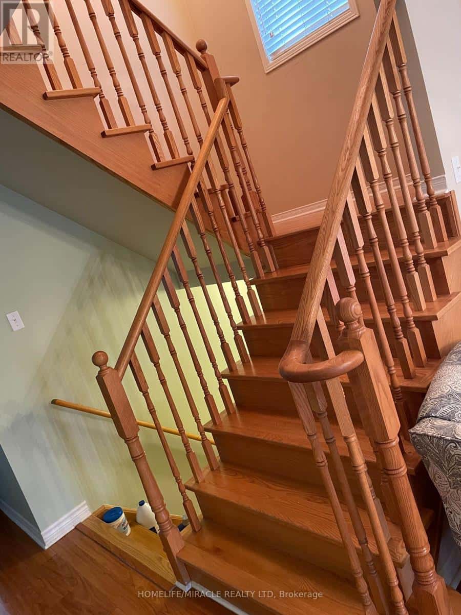 26 PENBRIDGE CIRCLE — Brampton (Brampton North), Ontario - Photo 4 of 19