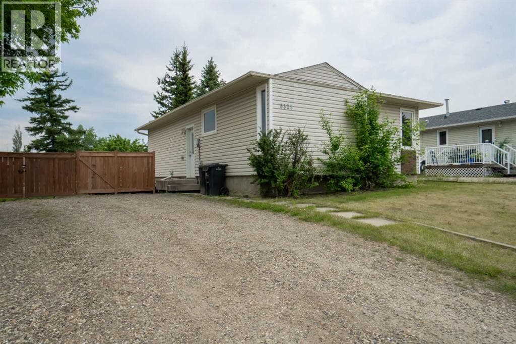 8325 101 Ave — Peace River, Alberta - Main photo