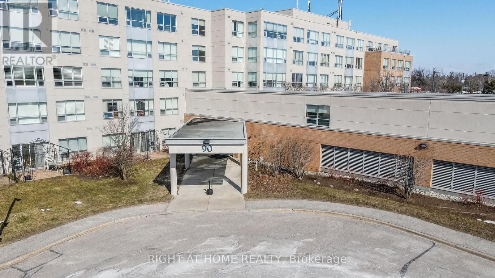 106 - 90 DEAN AVENUE — Barrie (Painswick South), Ontario - Main photo