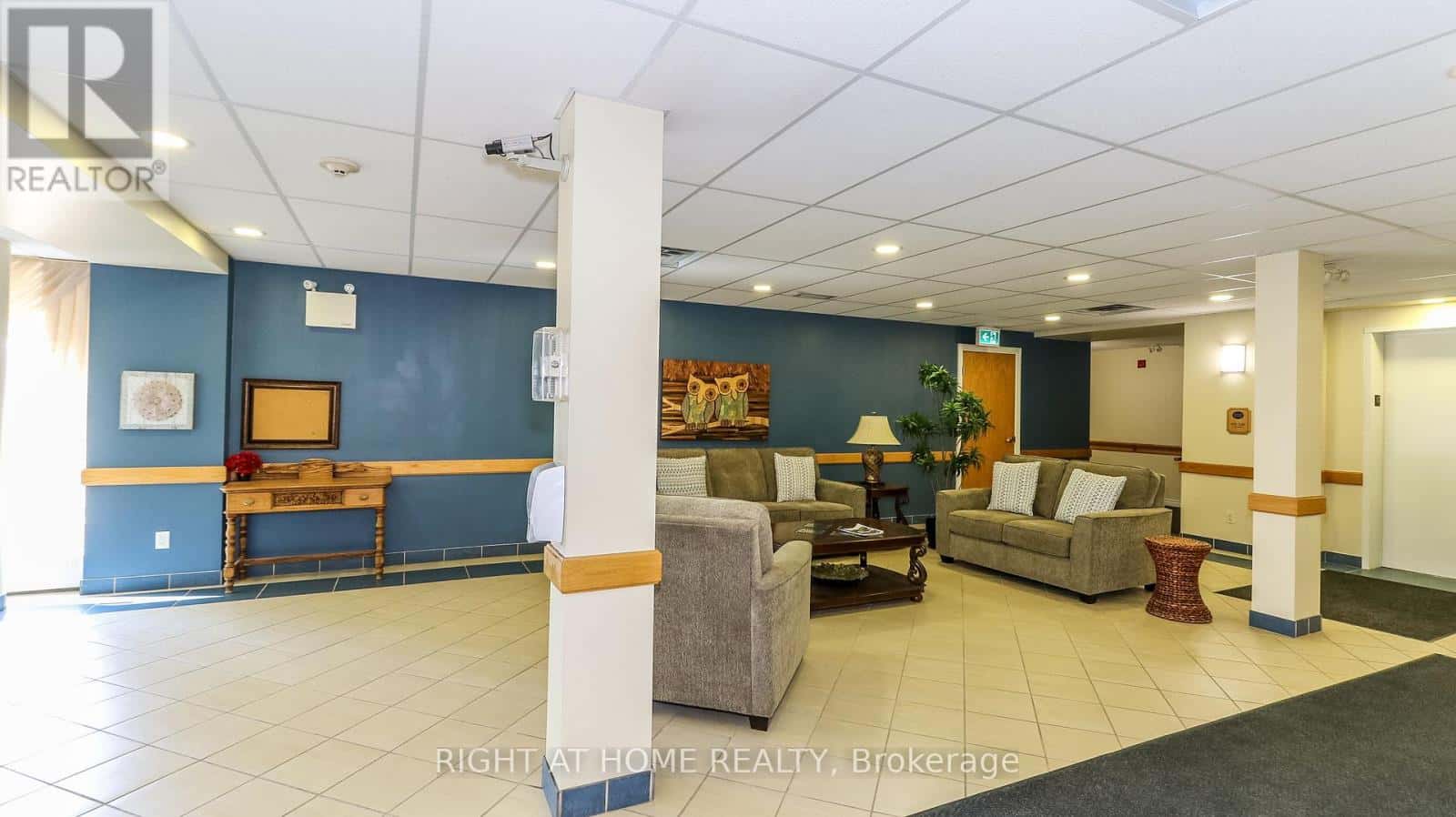 106 - 90 DEAN AVENUE — Barrie (Painswick South), Ontario - Photo 4 of 38