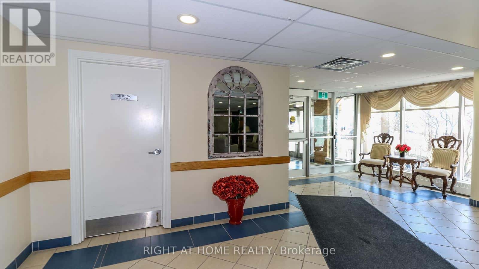 106 - 90 DEAN AVENUE — Barrie (Painswick South), Ontario - Photo 5 of 38