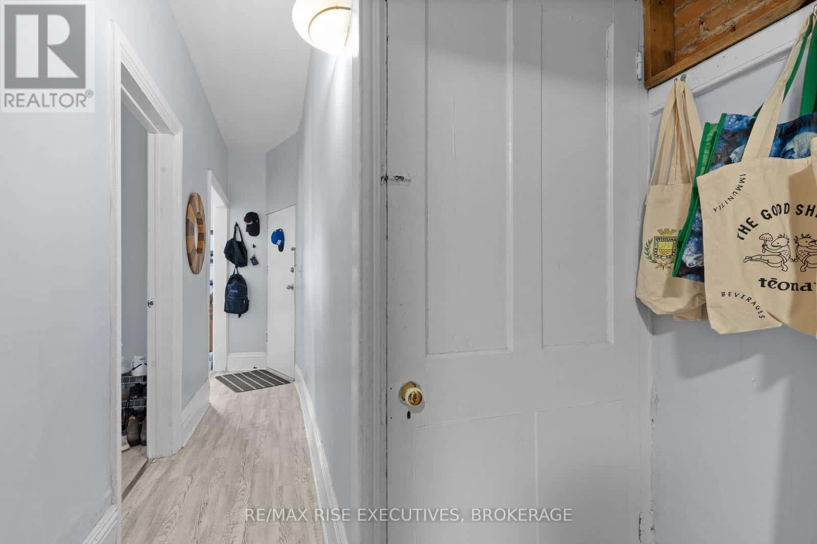 341 DIVISION STREET — Kingston (East of Sir John A. Blvd), Ontario - Photo 4 of 36