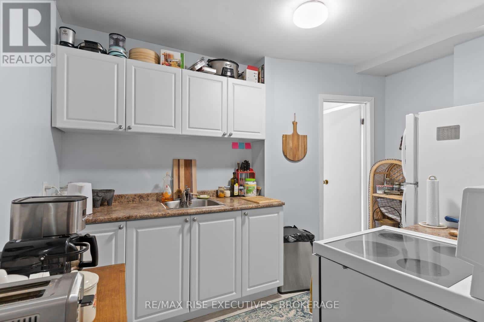 341 DIVISION STREET — Kingston (East of Sir John A. Blvd), Ontario - Photo 5 of 36