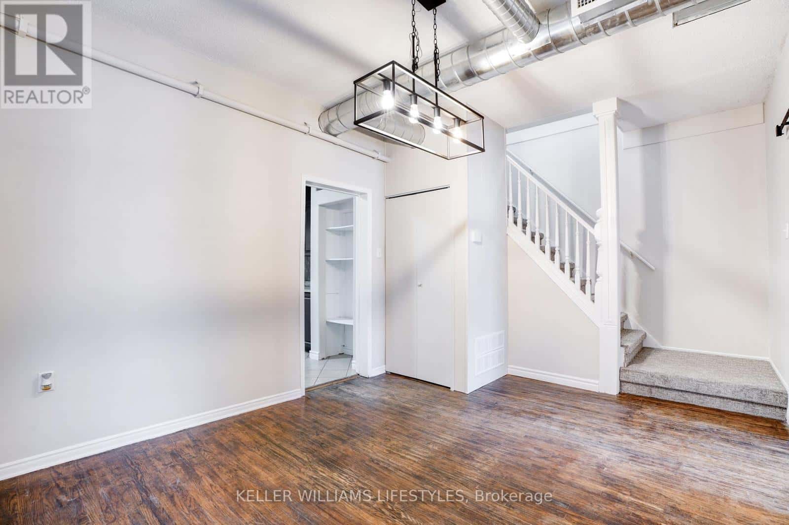 21 ELMWOOD AVENUE E — London South (South F), Ontario - Photo 5 of 50