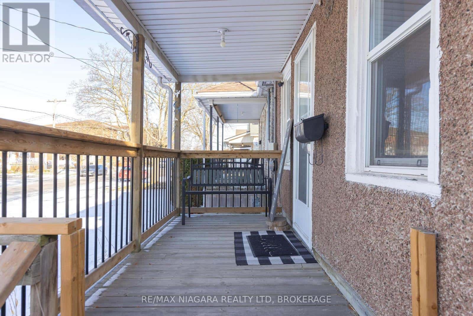 110 MCALPINE AVENUE S — Welland (Lincoln/Crowland), Ontario - Photo 2 of 21