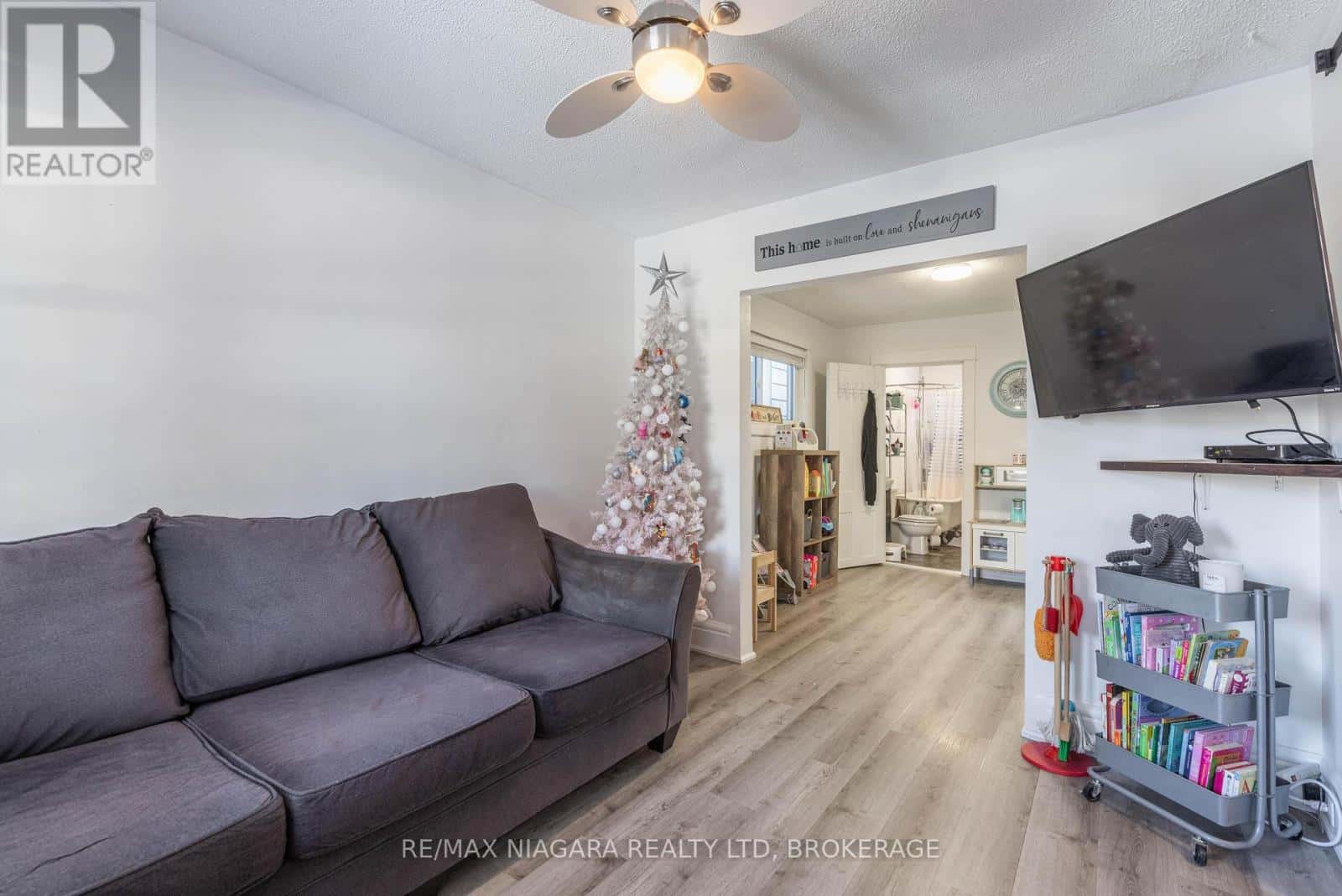 110 MCALPINE AVENUE S — Welland (Lincoln/Crowland), Ontario - Photo 3 of 21