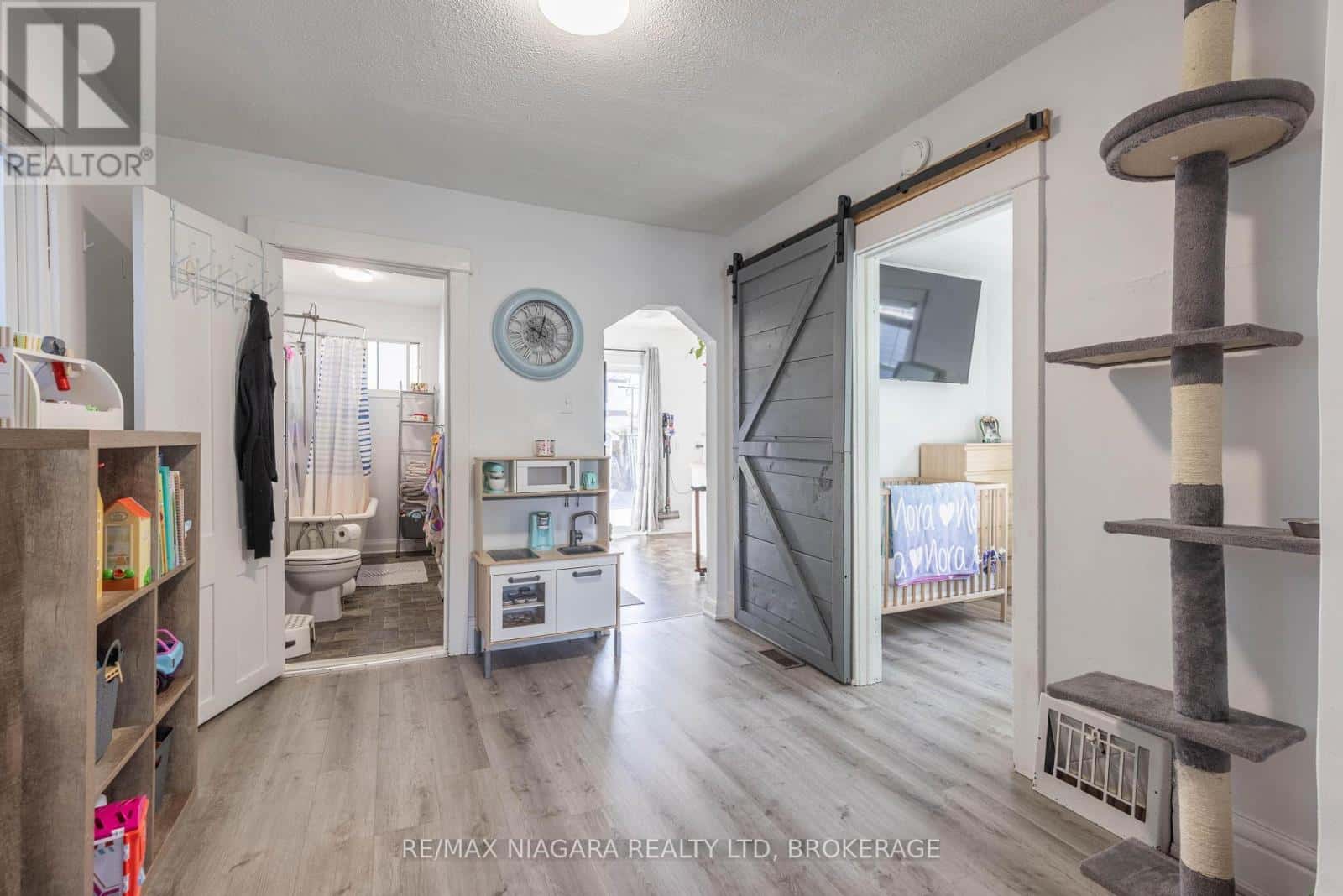 110 MCALPINE AVENUE S — Welland (Lincoln/Crowland), Ontario - Photo 5 of 21