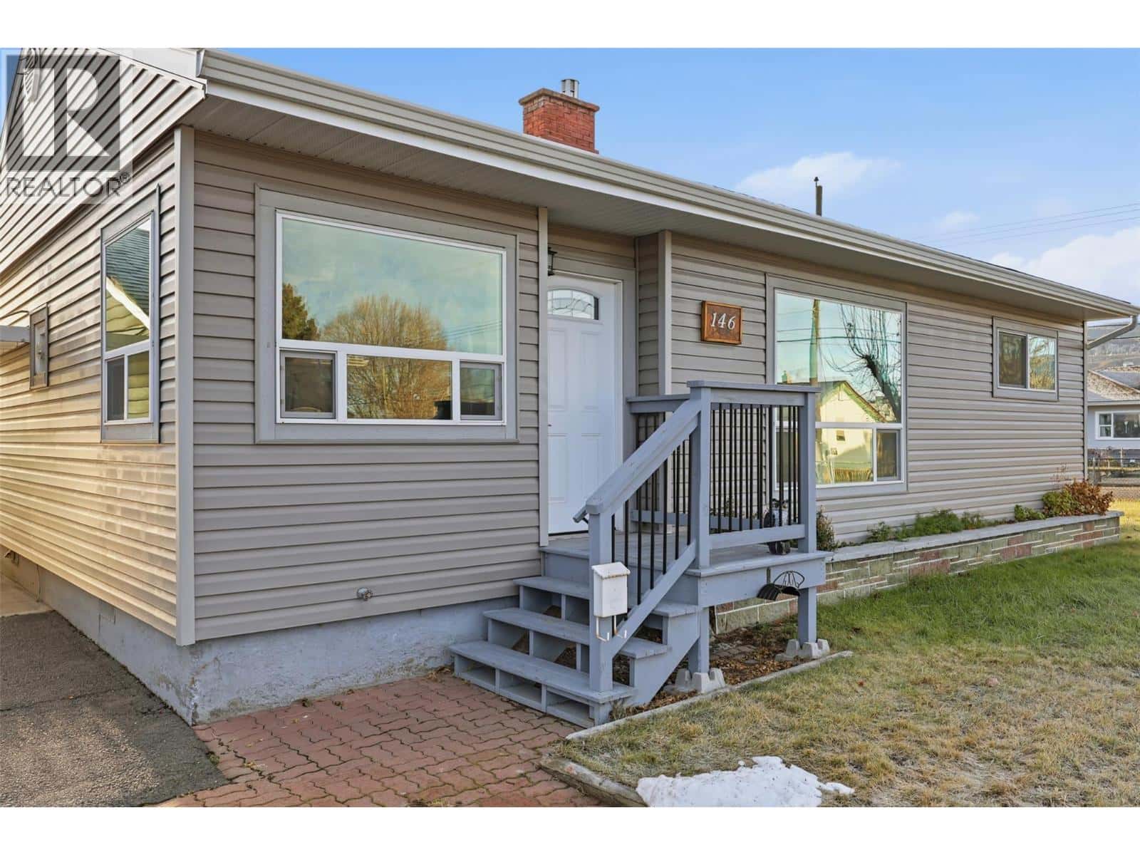 146 Aspen Street — Kamloops, British Columbia - Photo 3 of 35